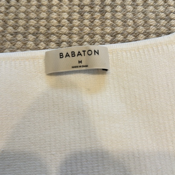 Women’s Aritzia Sculpt knit cropped square neck tee shirt - Picture 3 of 3